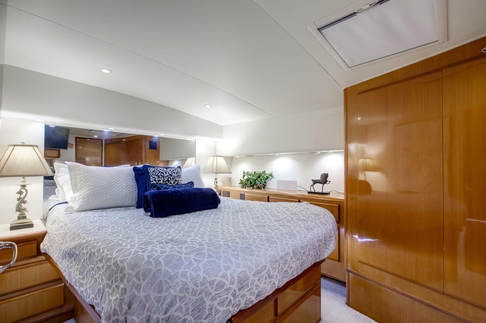 1998 Viking 58 Convertible — photo 14