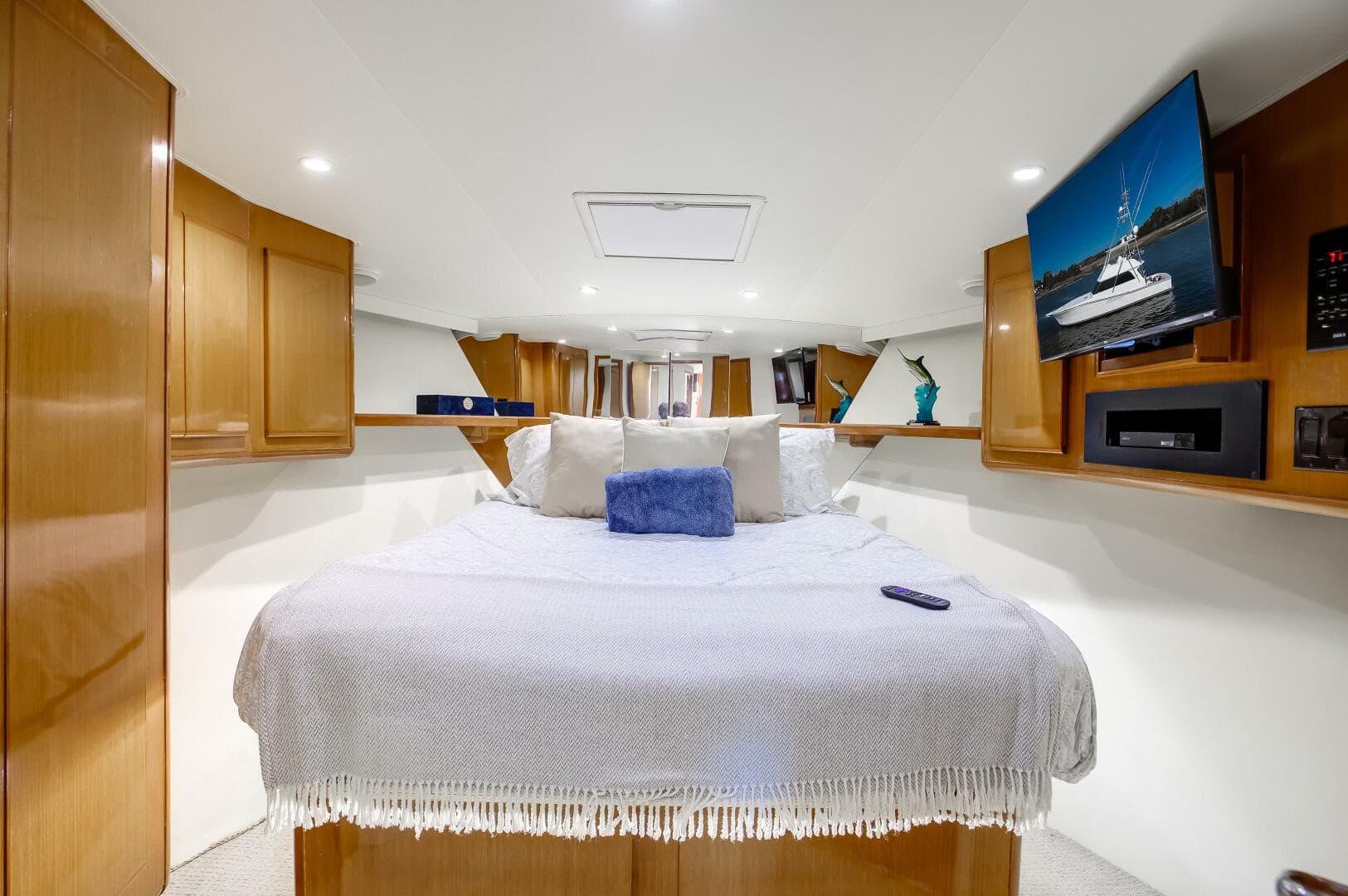 1998 Viking 58 Convertible — photo 17