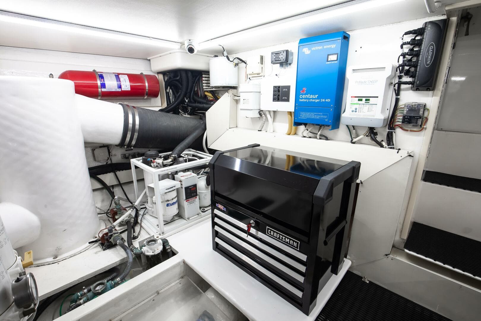 1998 Viking 58 Convertible — photo 37