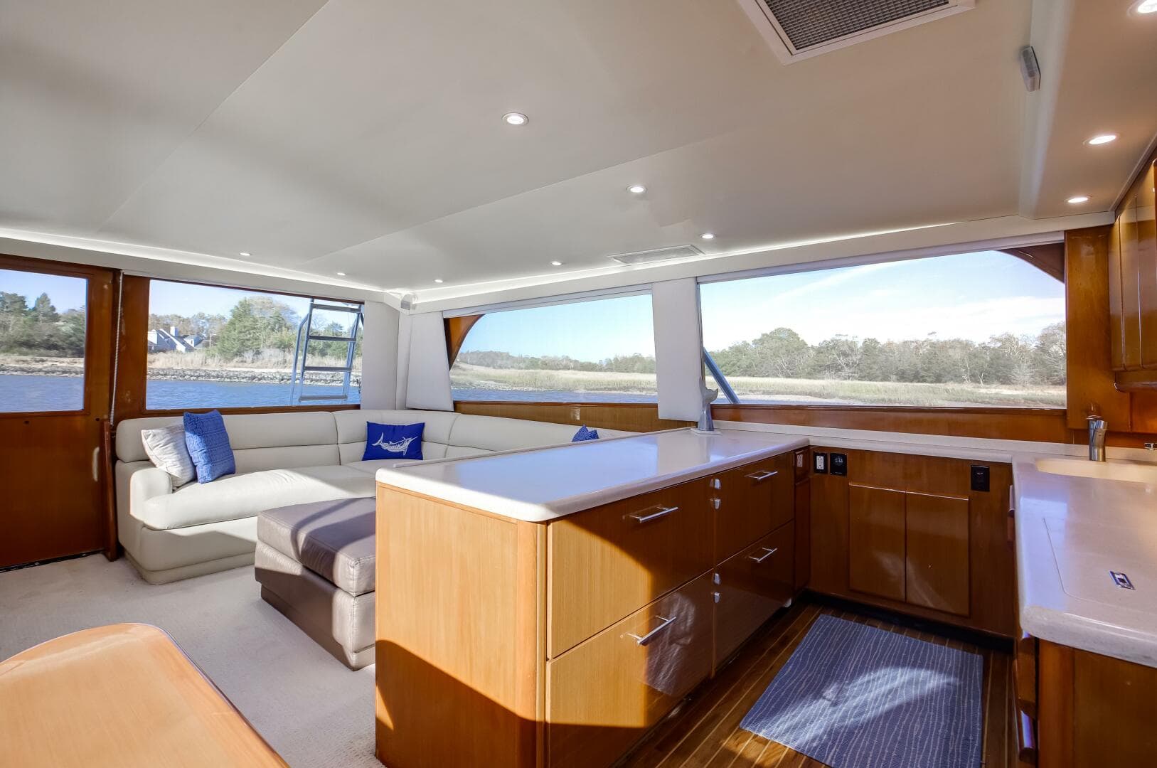 1998 Viking 58 Convertible — photo 13