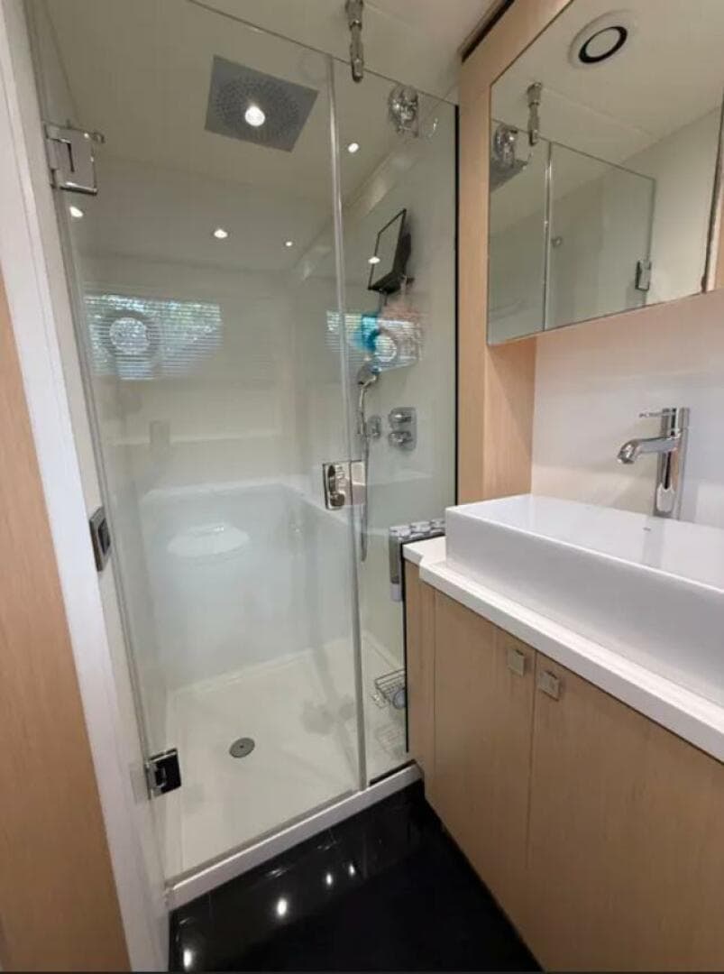 2017 Sunseeker Predator 68 — photo 33