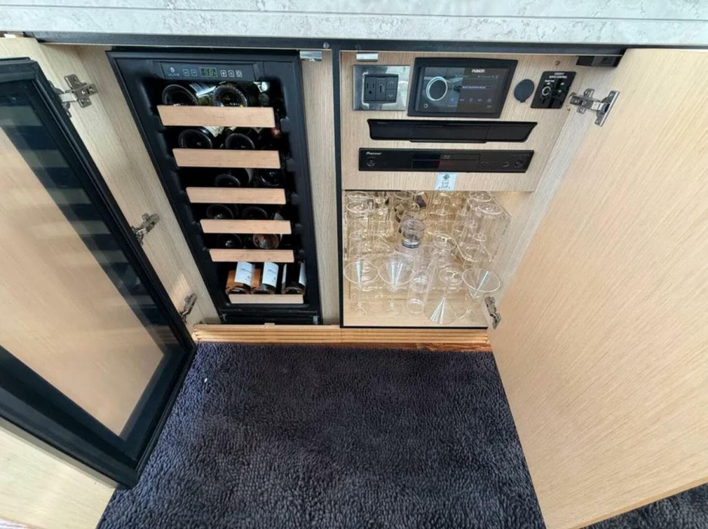 2017 Sunseeker Predator 68 — photo 34