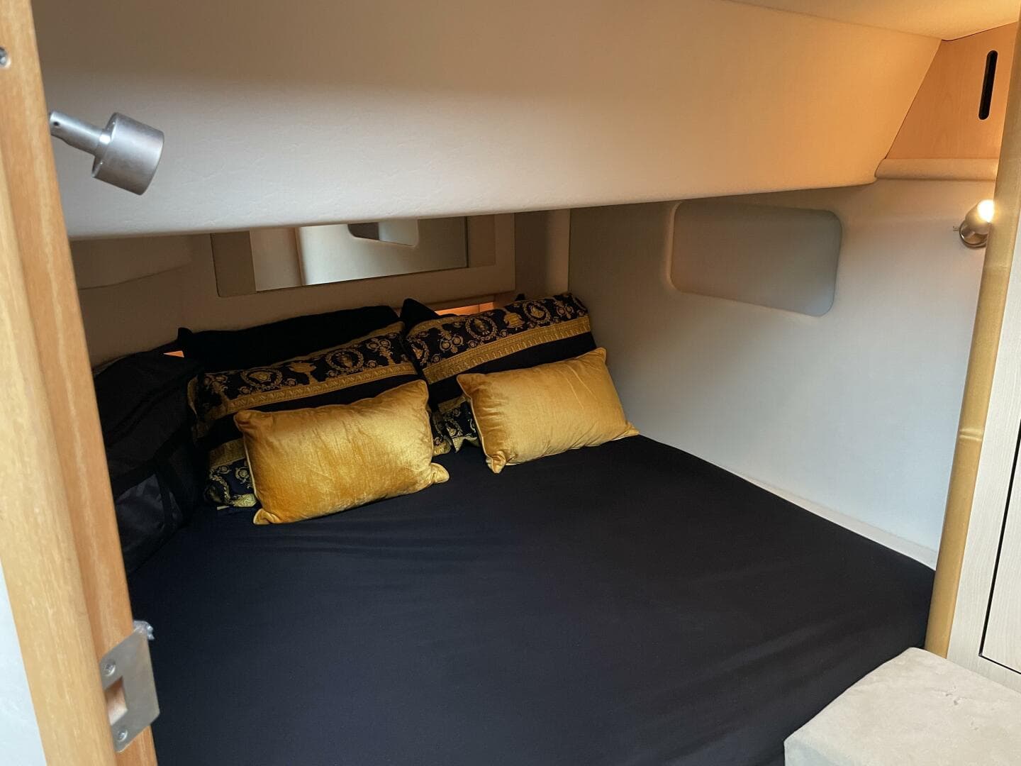 2004 Sea Ray 42 Sedan Bridge — photo 17