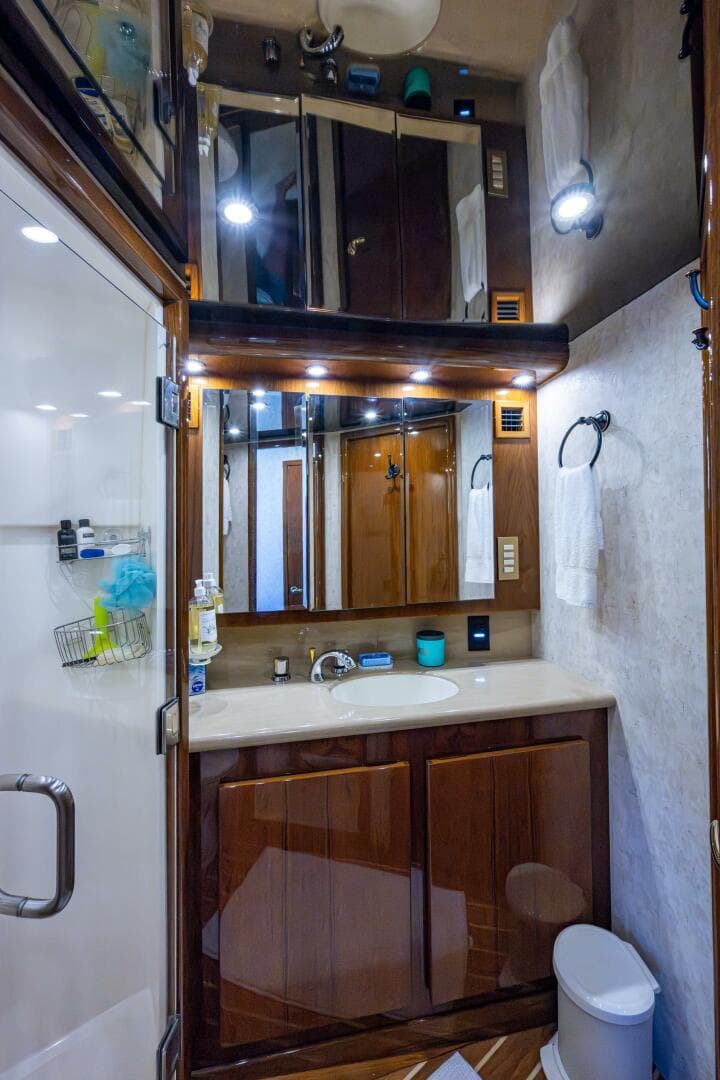 2004 Egg Harbor 43 Sport Fisherman — photo 31