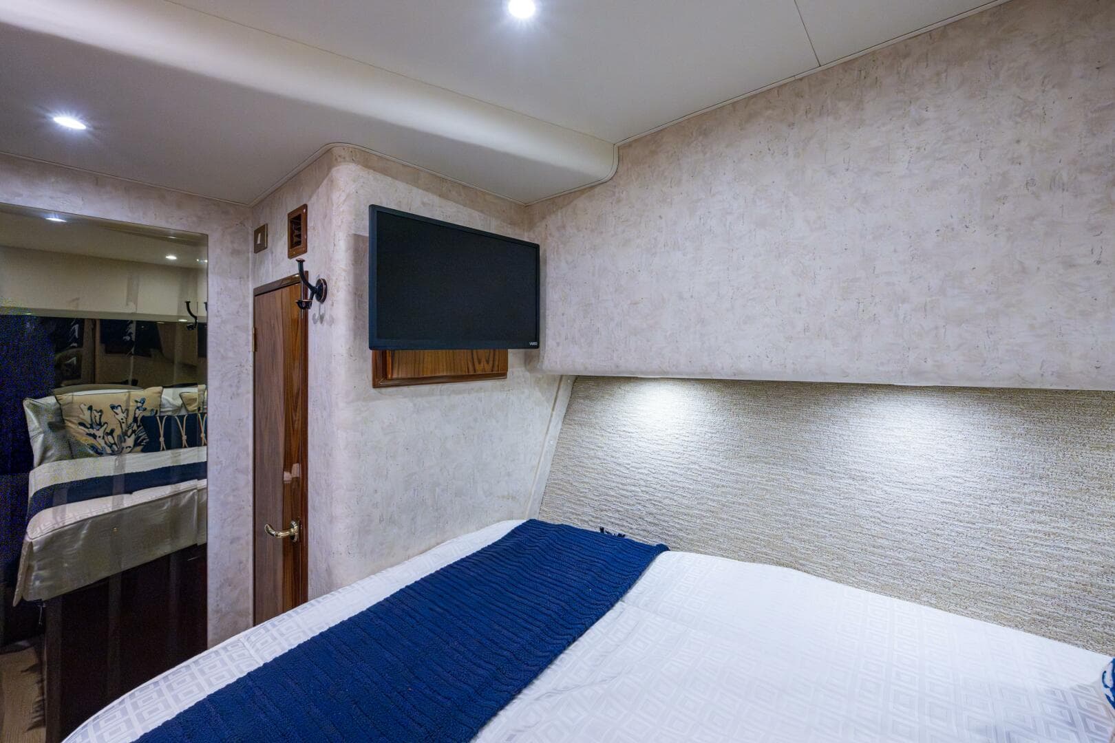 2004 Egg Harbor 43 Sport Fisherman — photo 33