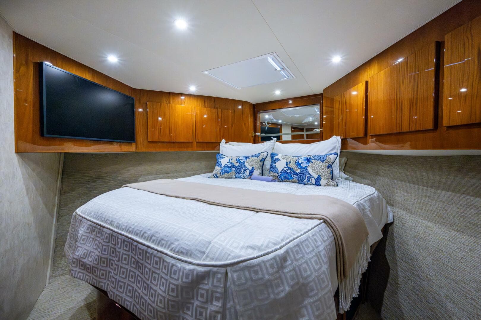 2004 Egg Harbor 43 Sport Fisherman — photo 27