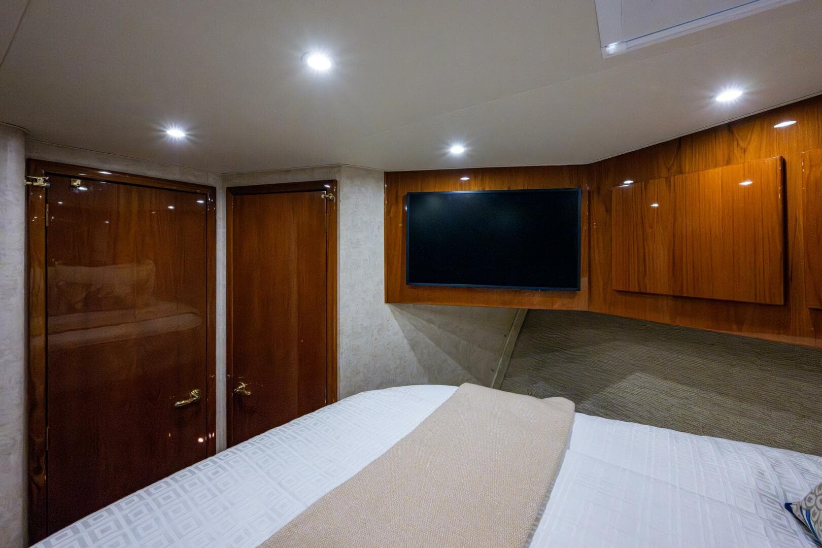 2004 Egg Harbor 43 Sport Fisherman — photo 28