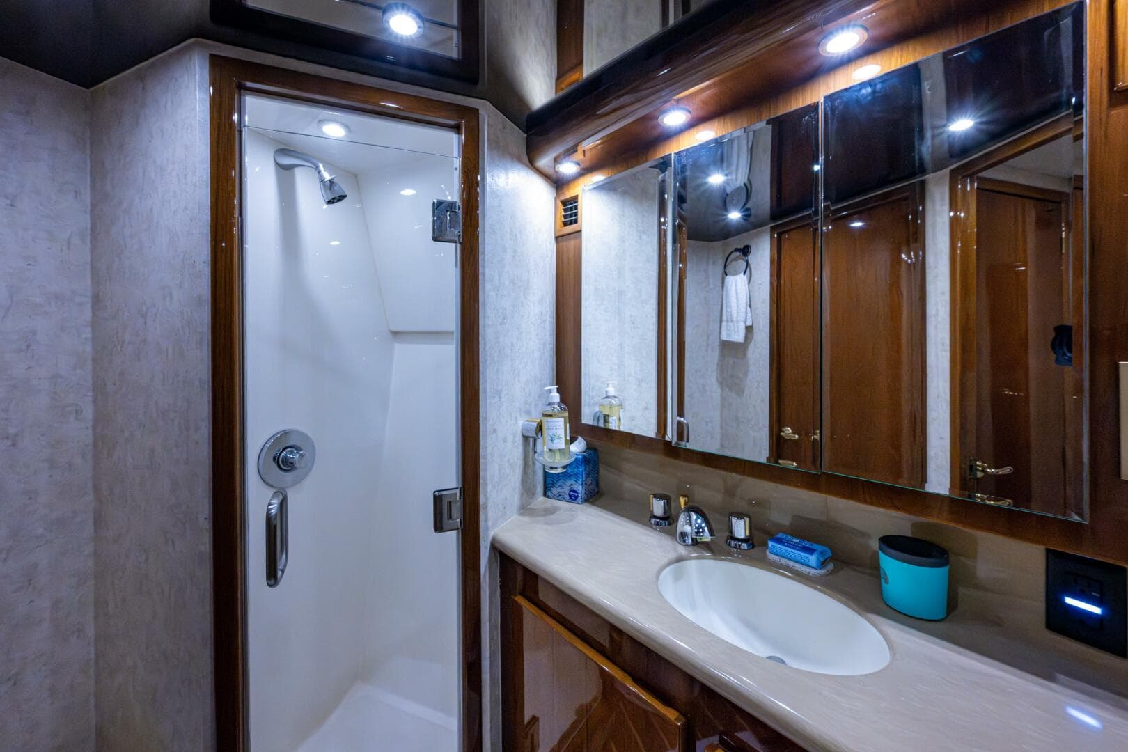 2004 Egg Harbor 43 Sport Fisherman — photo 30