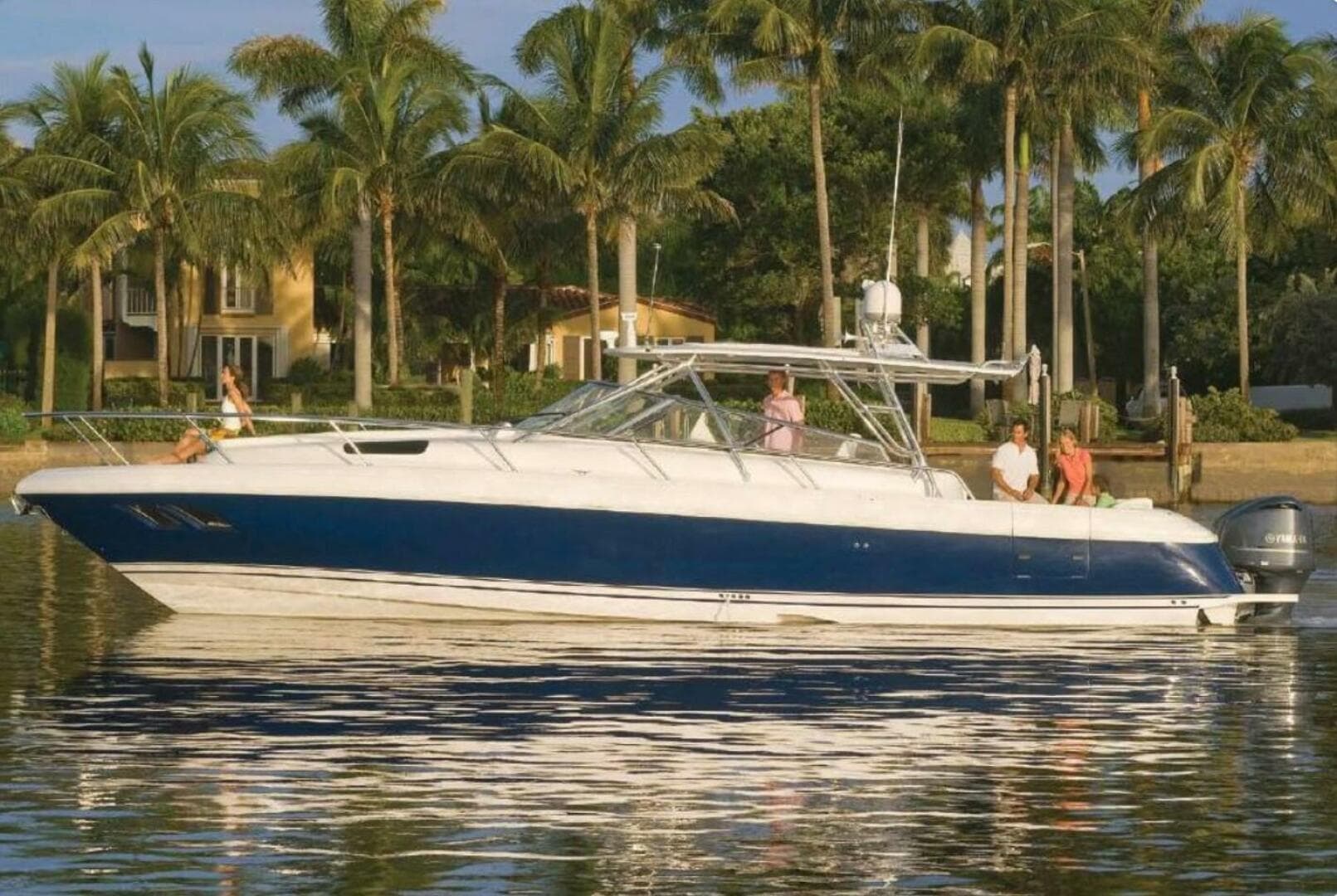 2012 Intrepid 430 Sport Yacht — photo 2