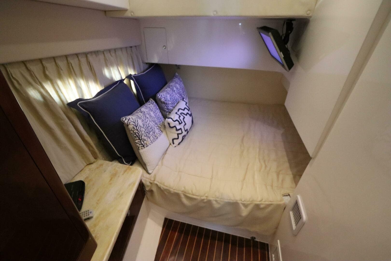 2012 Intrepid 430 Sport Yacht — photo 53