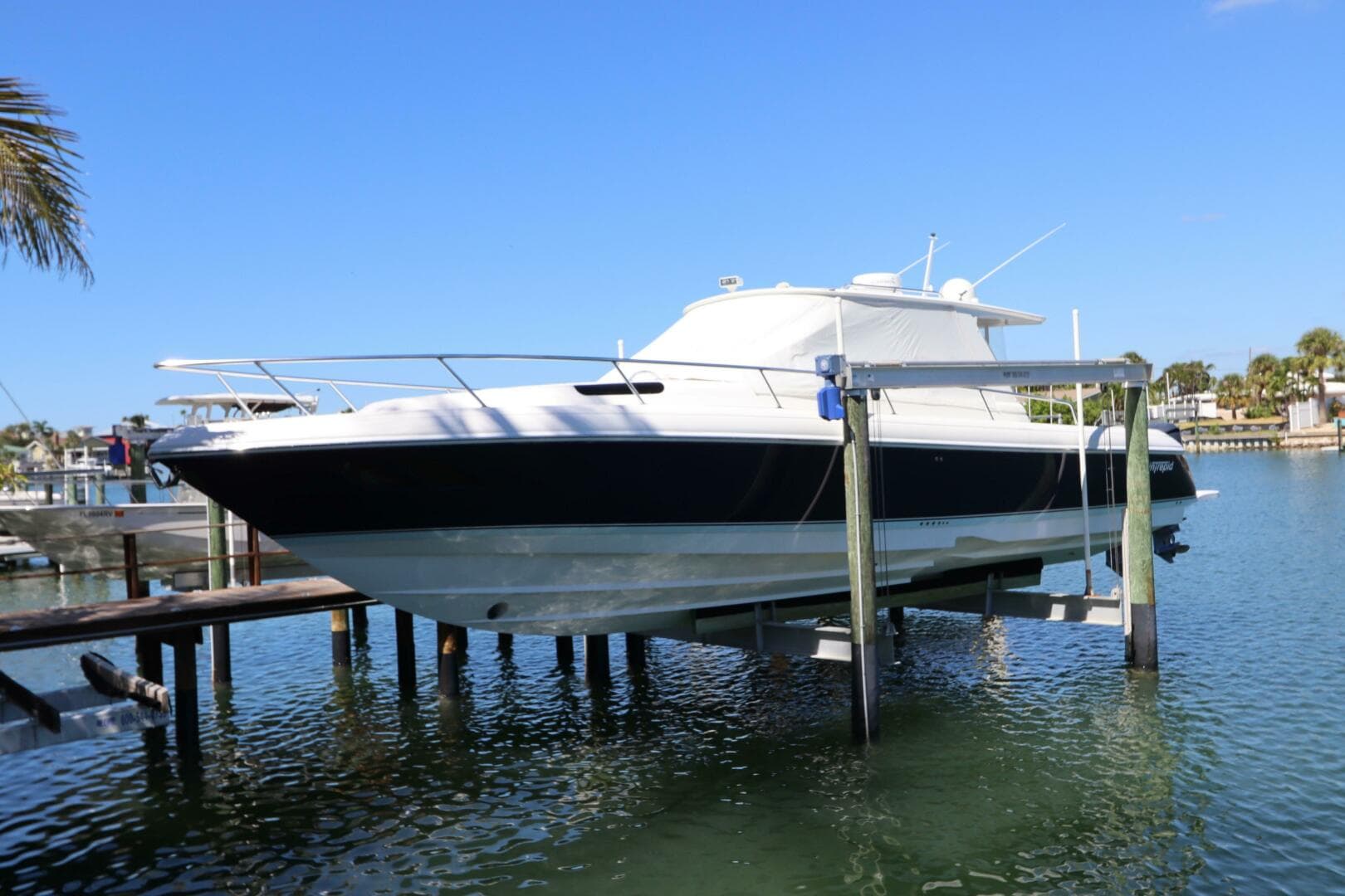 2012 Intrepid 430 Sport Yacht — photo 7