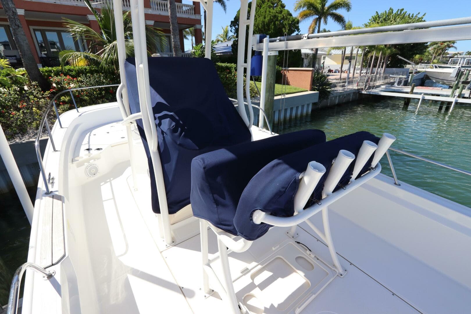 2019 Boston Whaler 210 Montauk — photo 10
