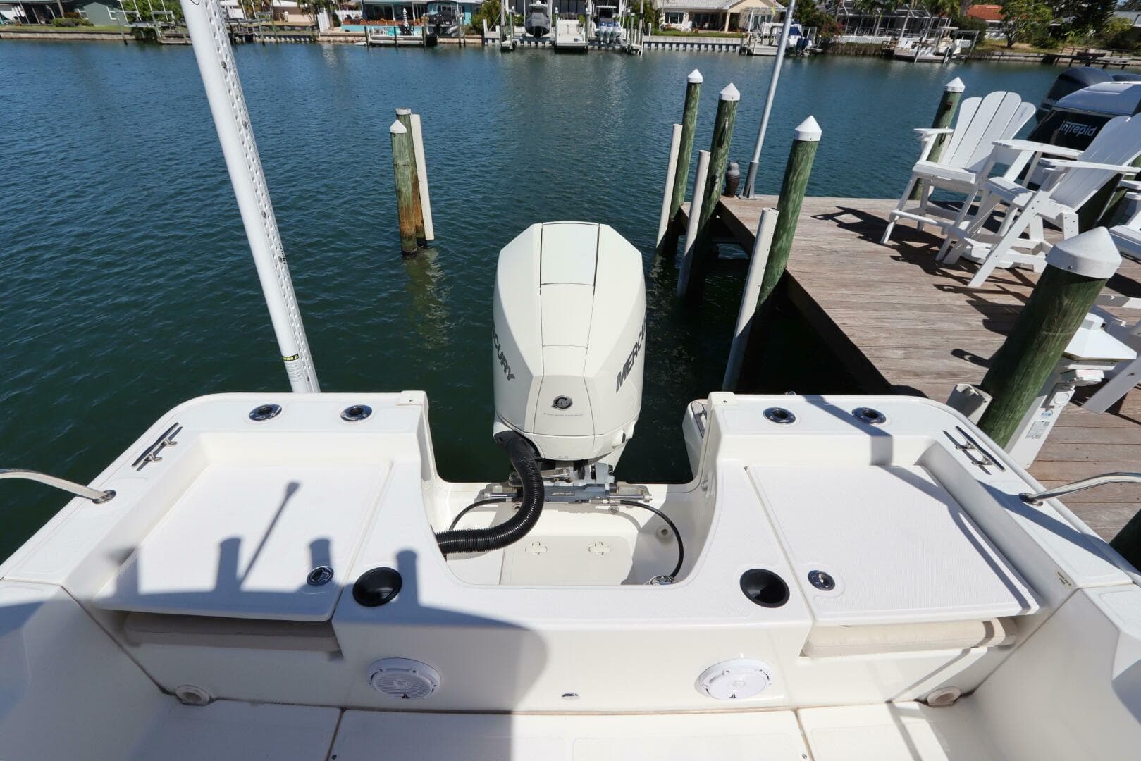 2019 Boston Whaler 210 Montauk — photo 8