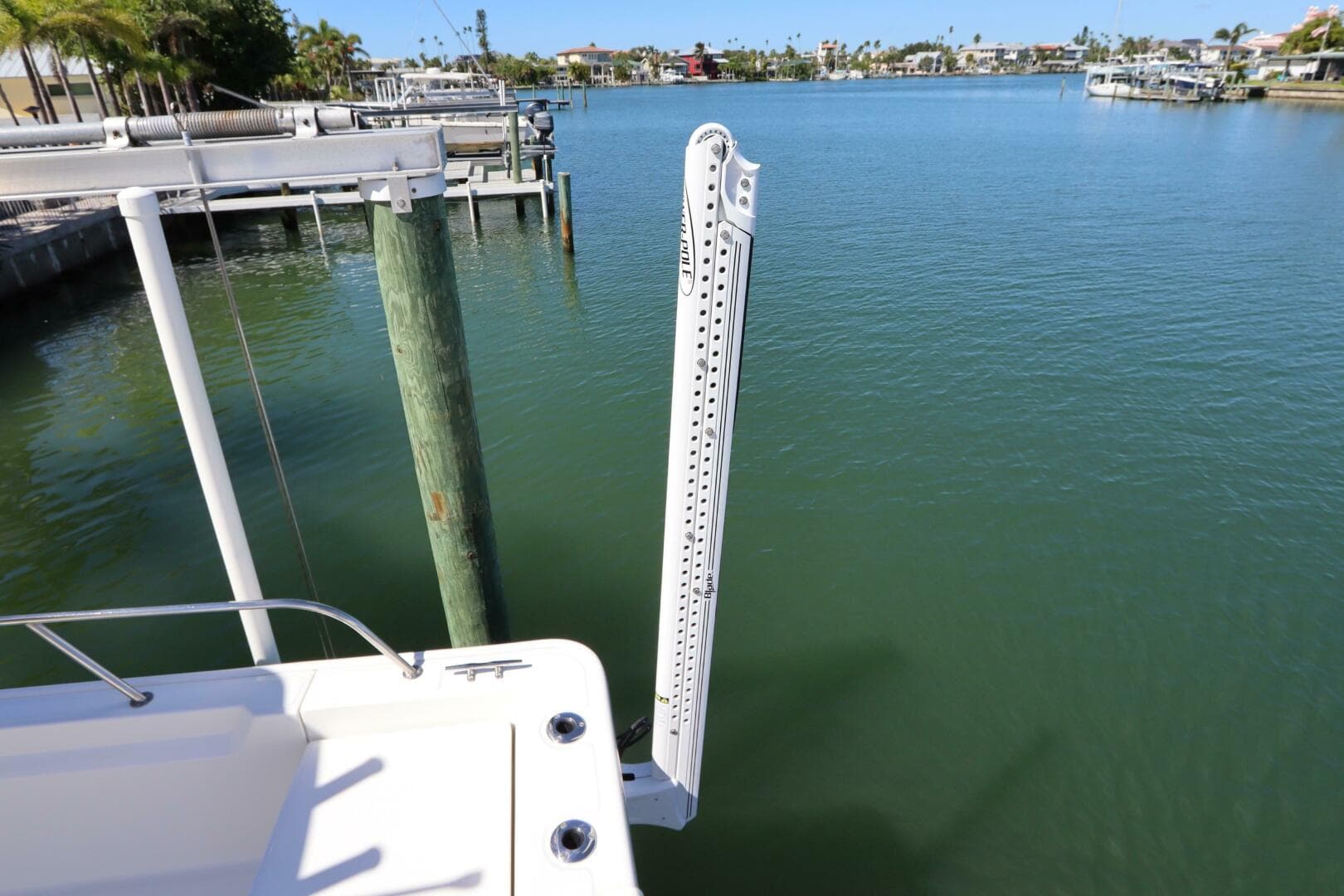 2019 Boston Whaler 210 Montauk — photo 7