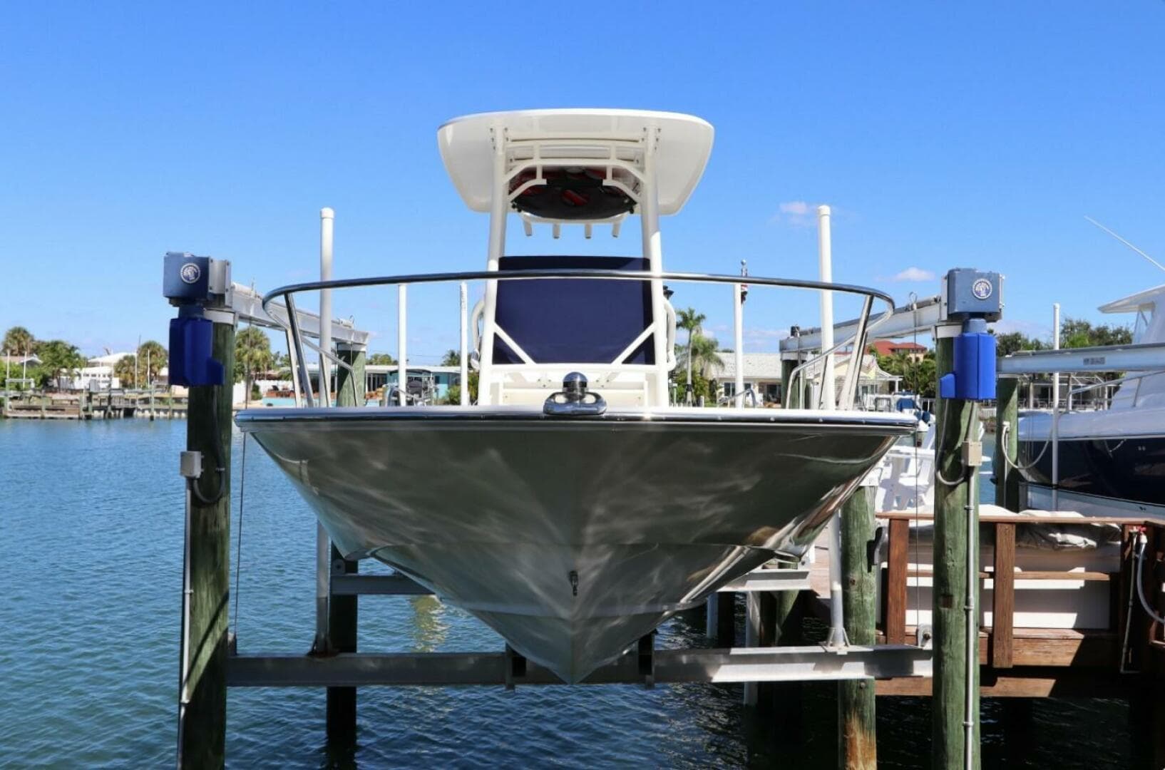 2019 Boston Whaler 210 Montauk — photo 2