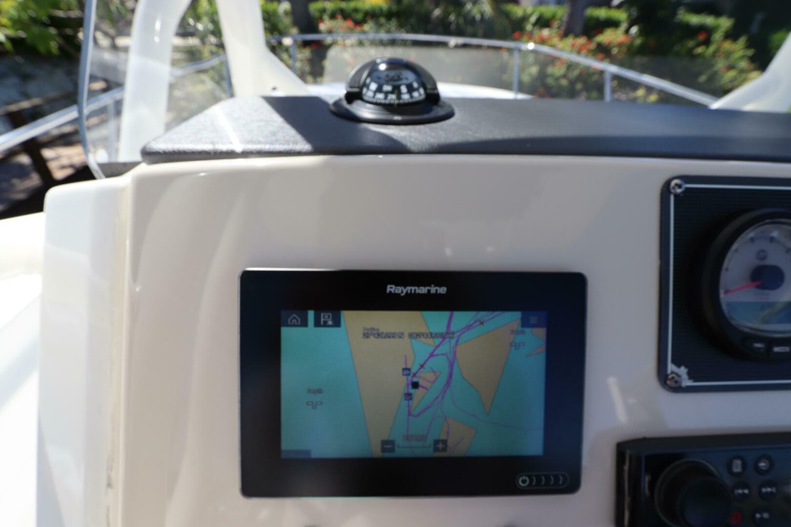 2019 Boston Whaler 210 Montauk — photo 18