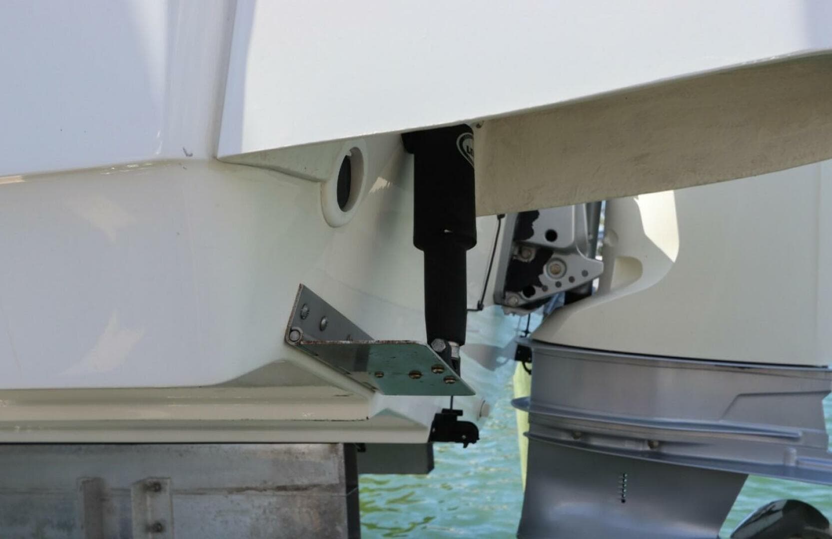 2019 Boston Whaler 210 Montauk — photo 5