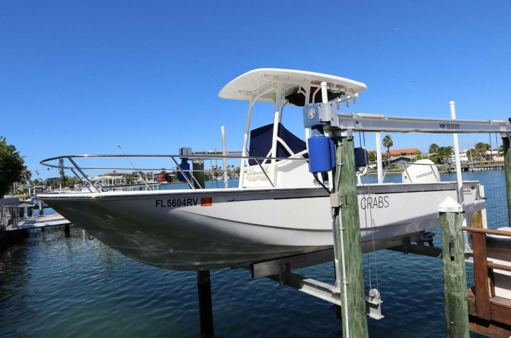 2019 Boston Whaler 210 Montauk — photo 3