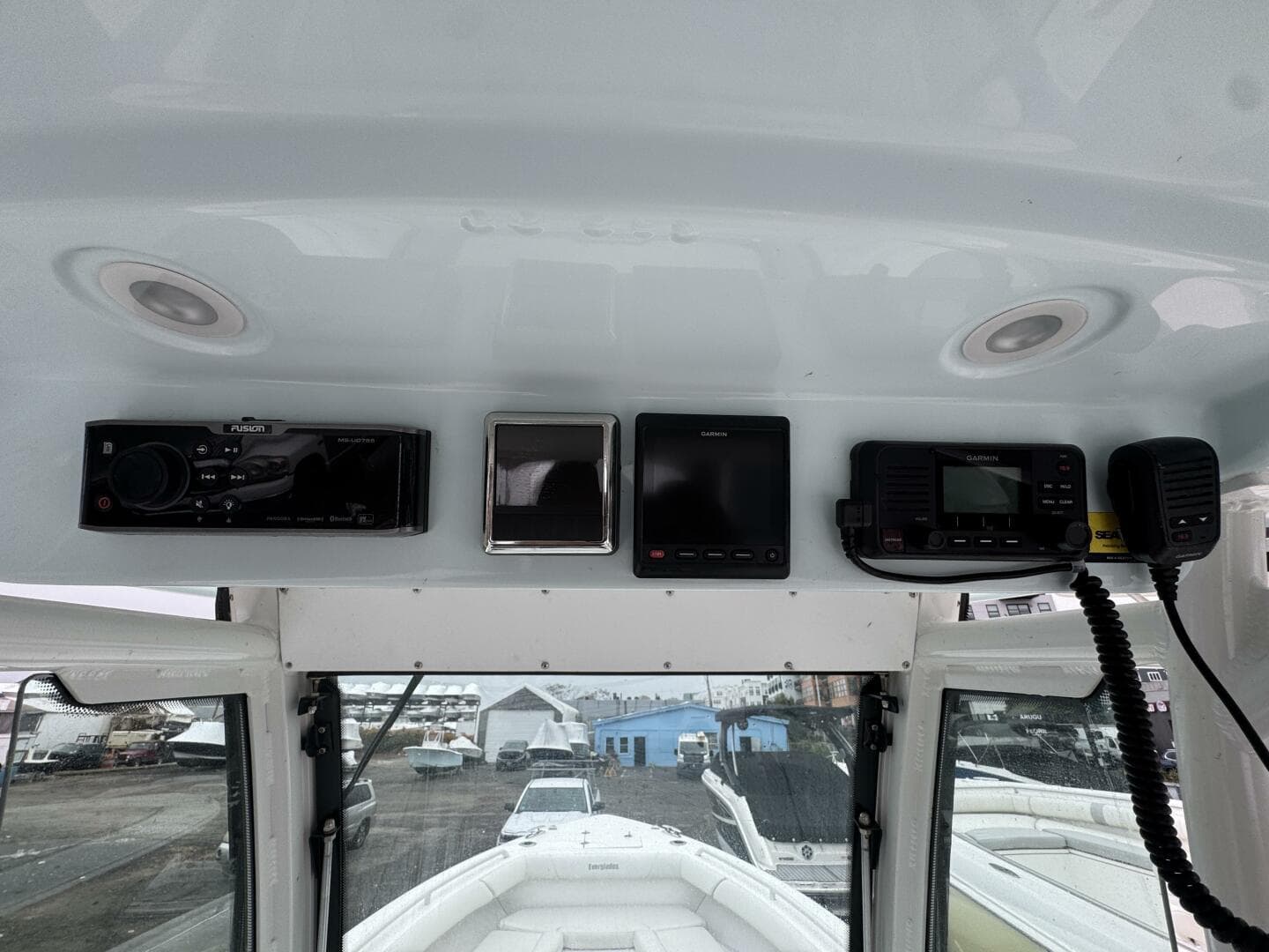 2019 Everglades 273 CC — photo 13