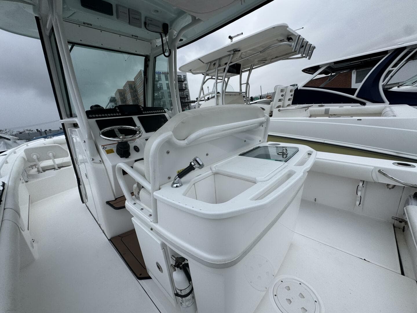 2019 Everglades 273 CC — photo 9