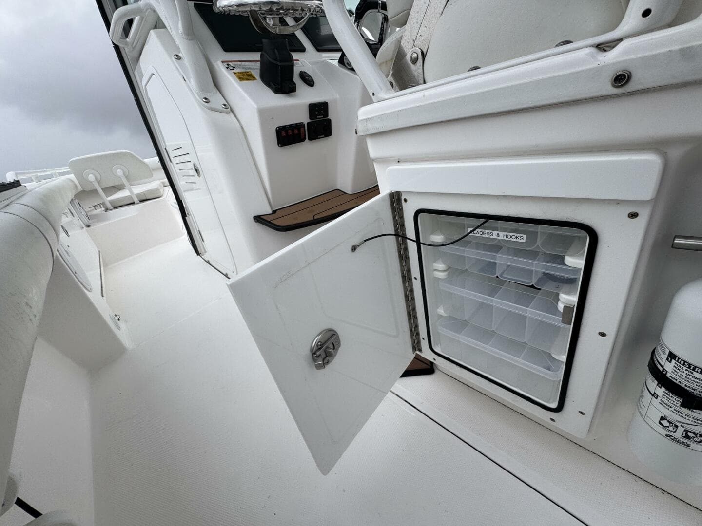 2019 Everglades 273 CC — photo 10