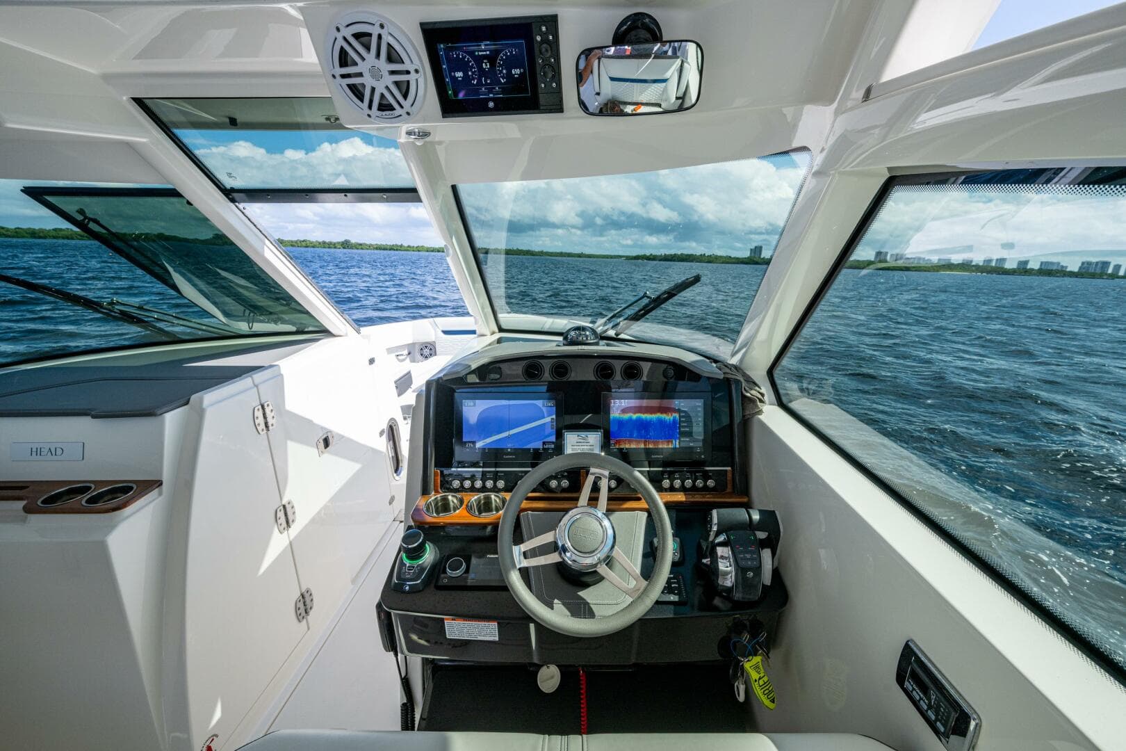 2021 Tiara Yachts 34 LX — photo 8