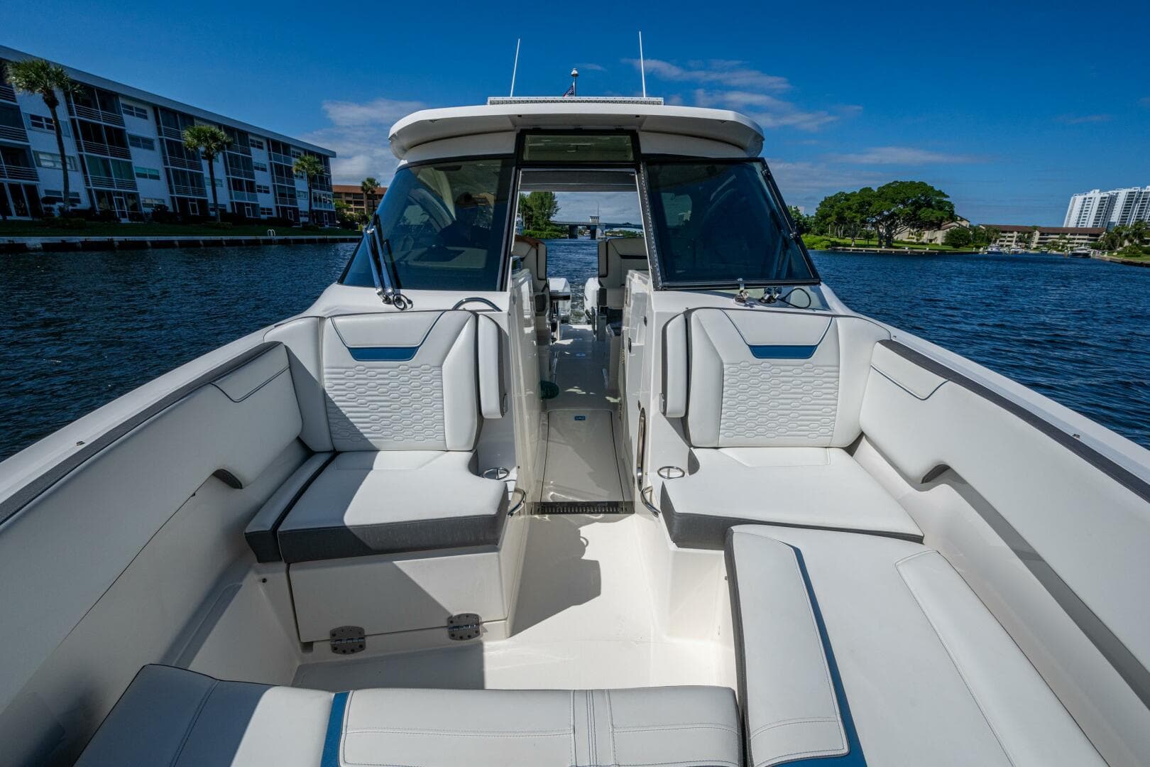 2021 Tiara Yachts 34 LX — photo 6