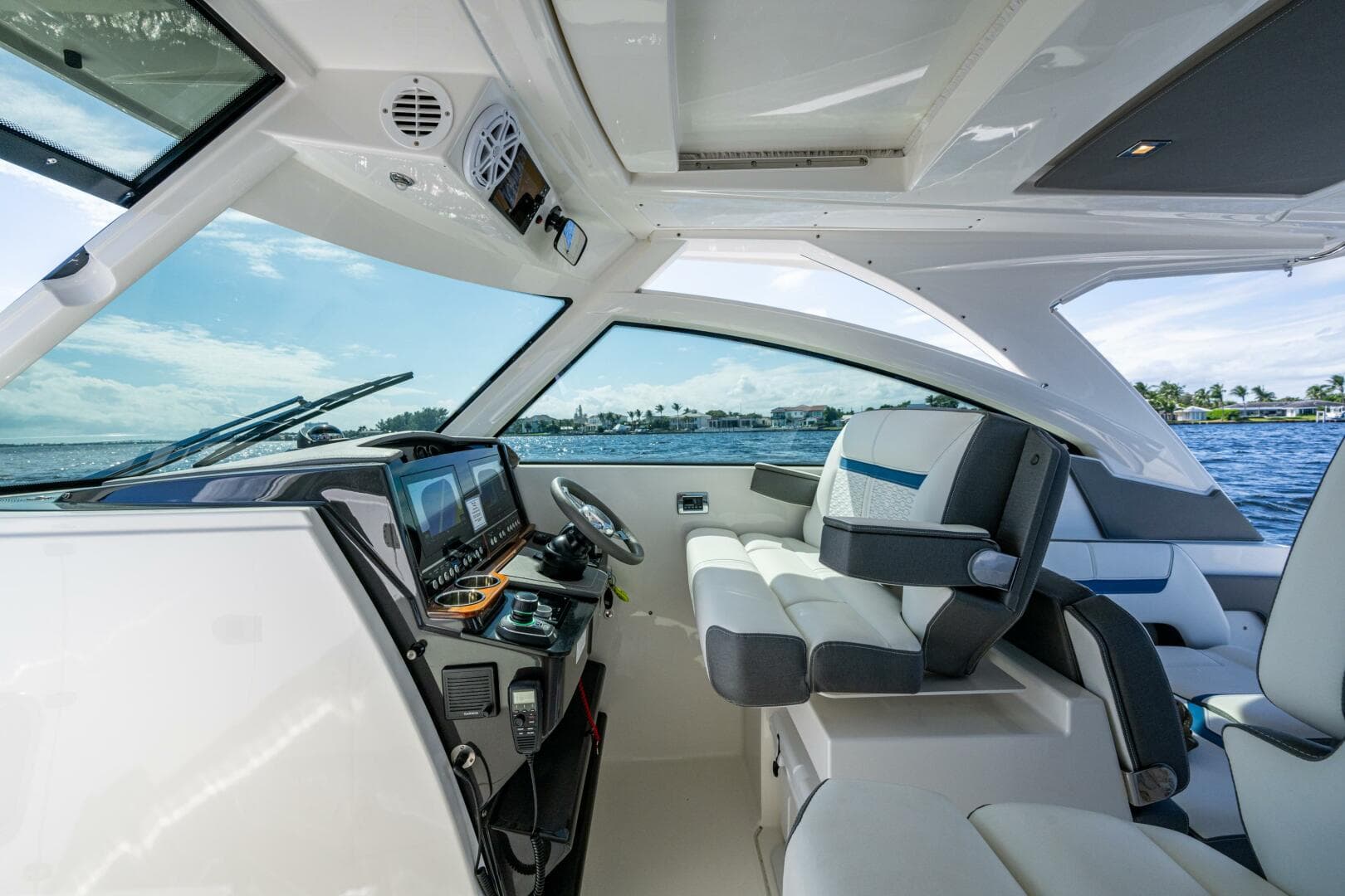 2021 Tiara Yachts 34 LX — photo 9