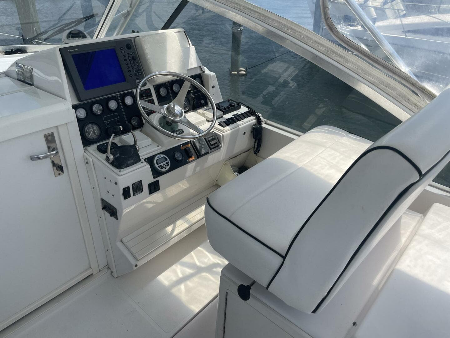 1997 Blackfin Combi 33 — photo 18