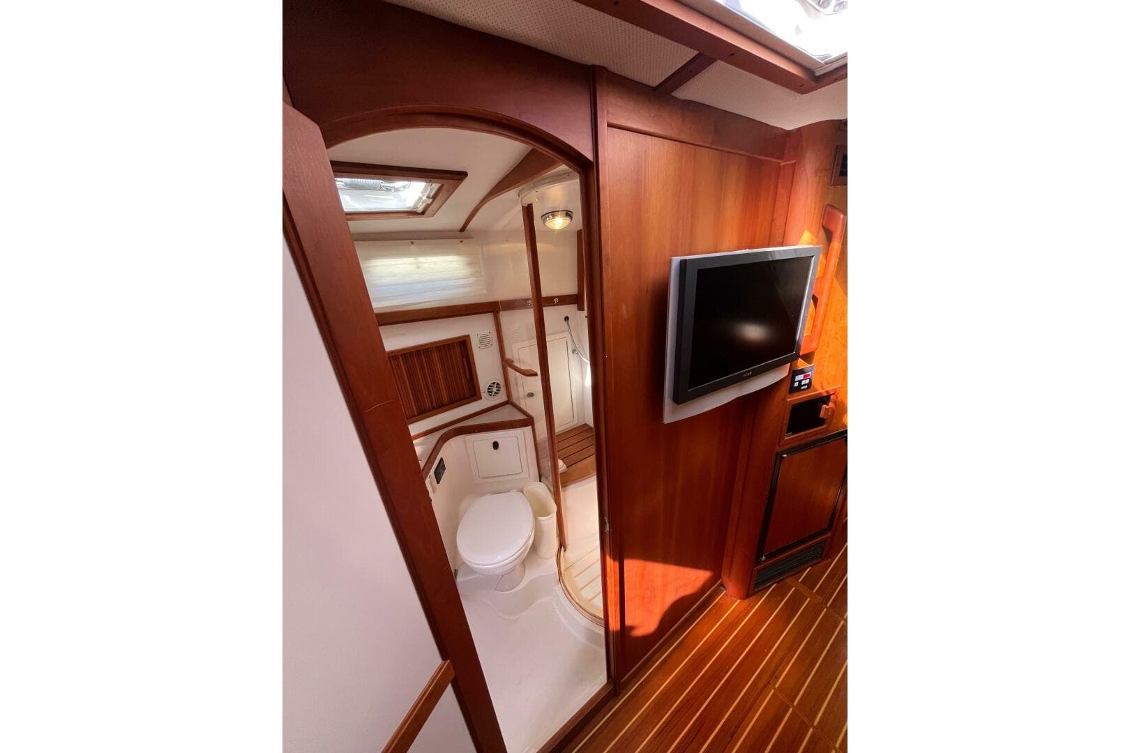 2004 Sabre 42 Hard Top Express — photo 19