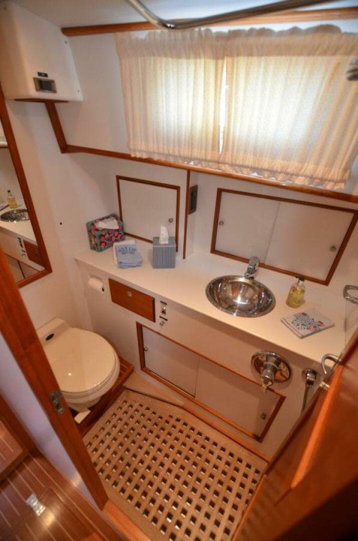 2000 Grand Banks Eastbay HX — photo 40