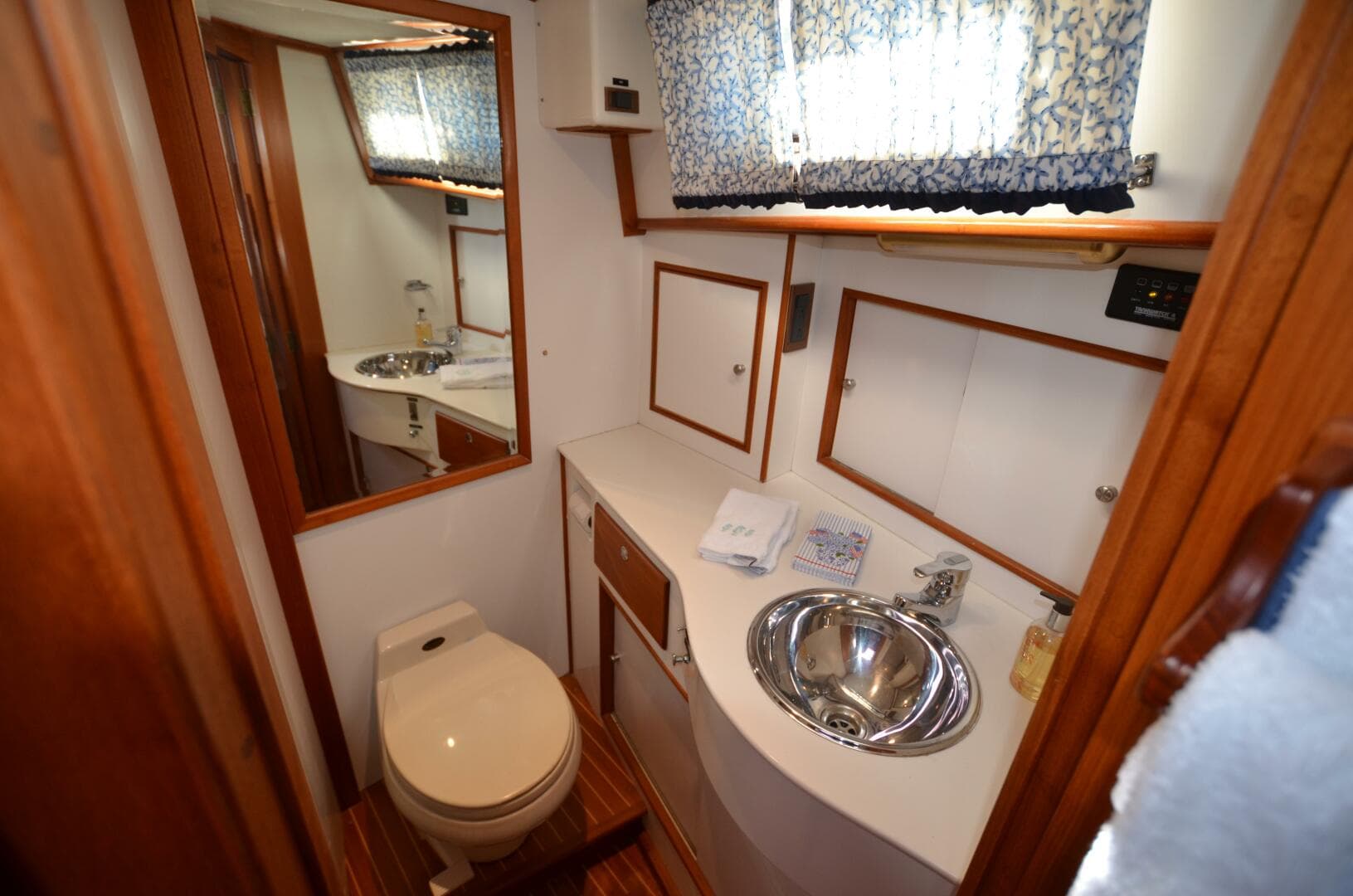 2000 Grand Banks Eastbay HX — photo 33