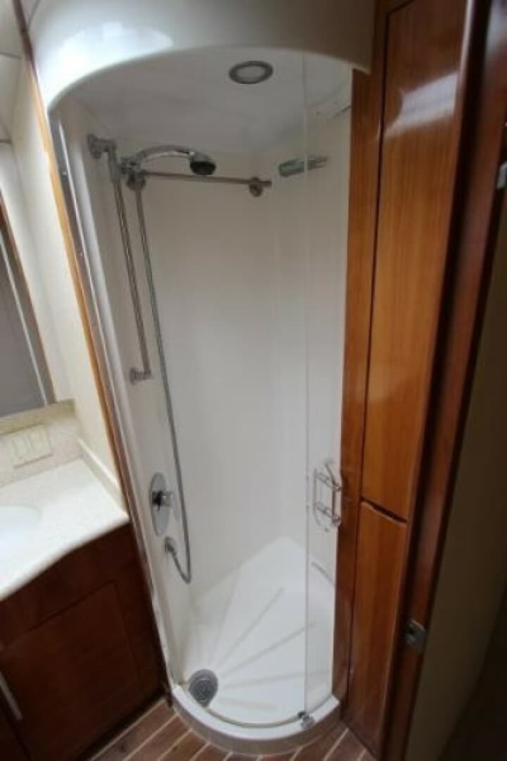 2004 Hatteras 60 Convertible — photo 73