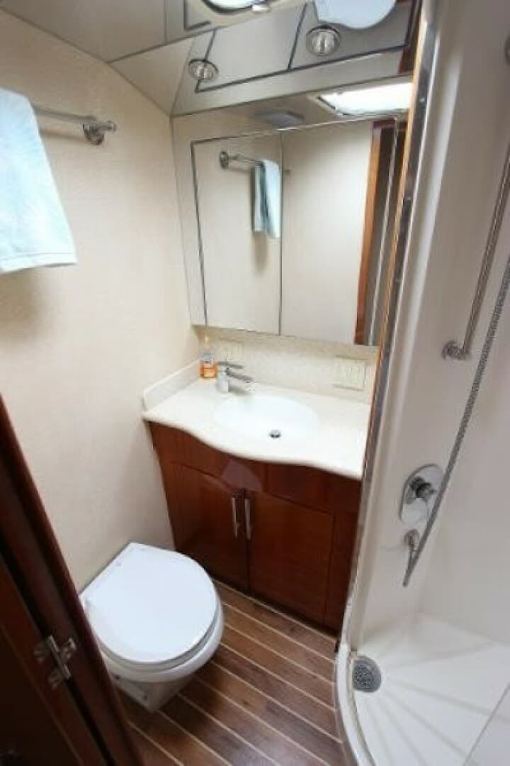 2004 Hatteras 60 Convertible — photo 72