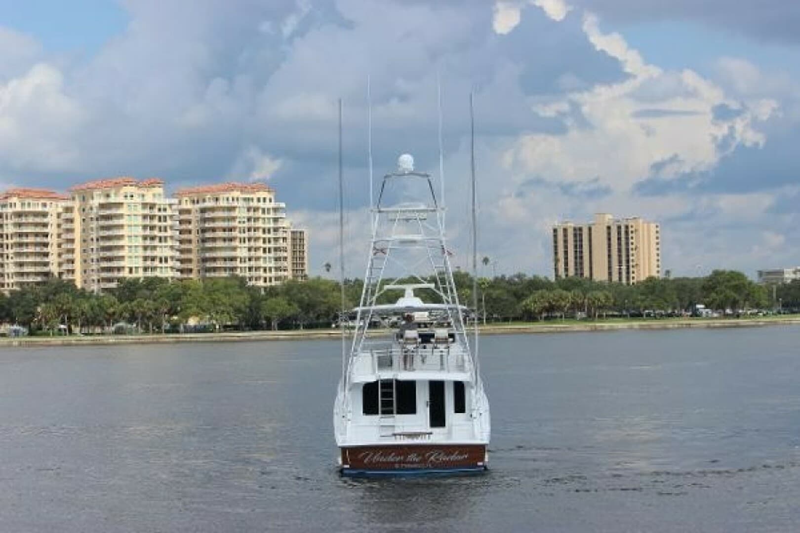 2004 Hatteras 60 Convertible — photo 8