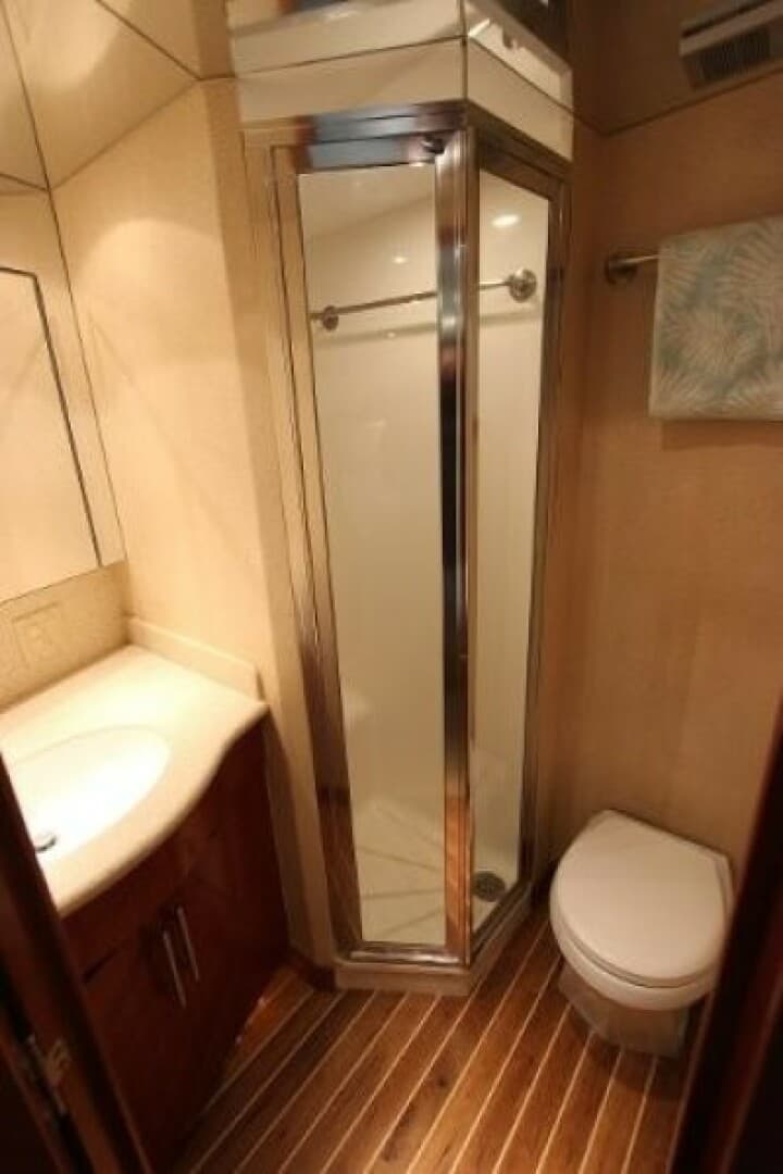 2004 Hatteras 60 Convertible — photo 75