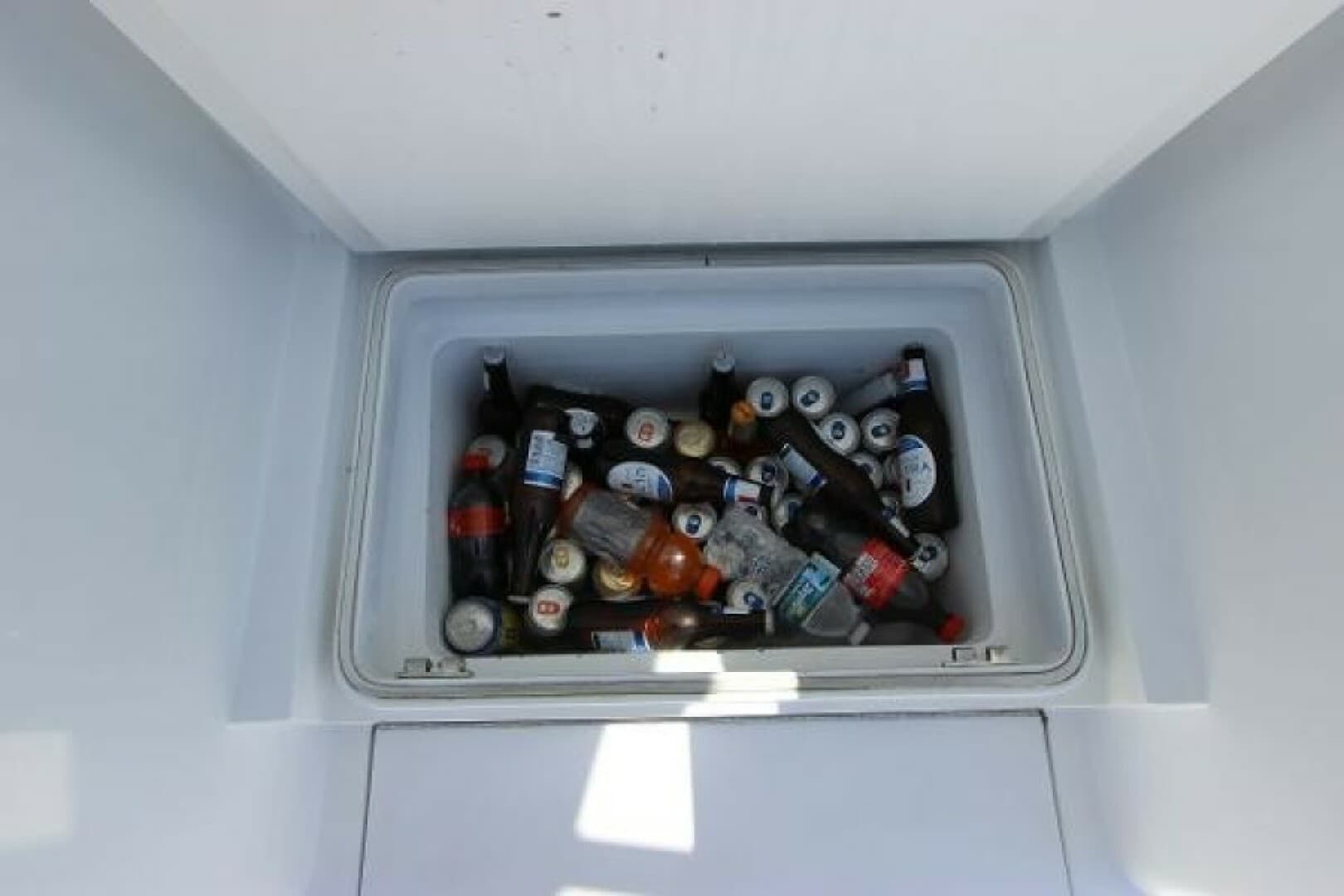 2004 Hatteras 60 Convertible — photo 20