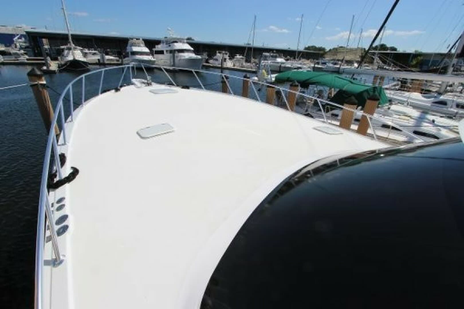 2004 Hatteras 60 Convertible — photo 11