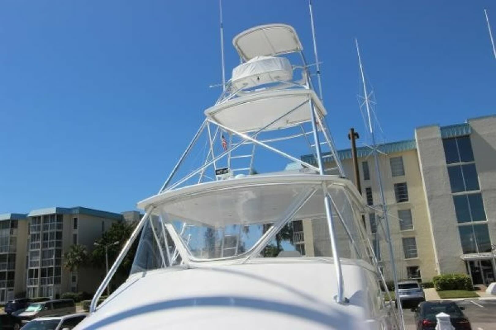 2004 Hatteras 60 Convertible — photo 10