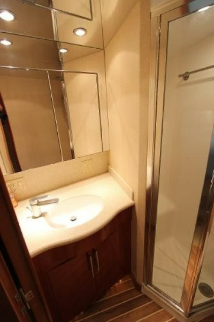 2004 Hatteras 60 Convertible — photo 76