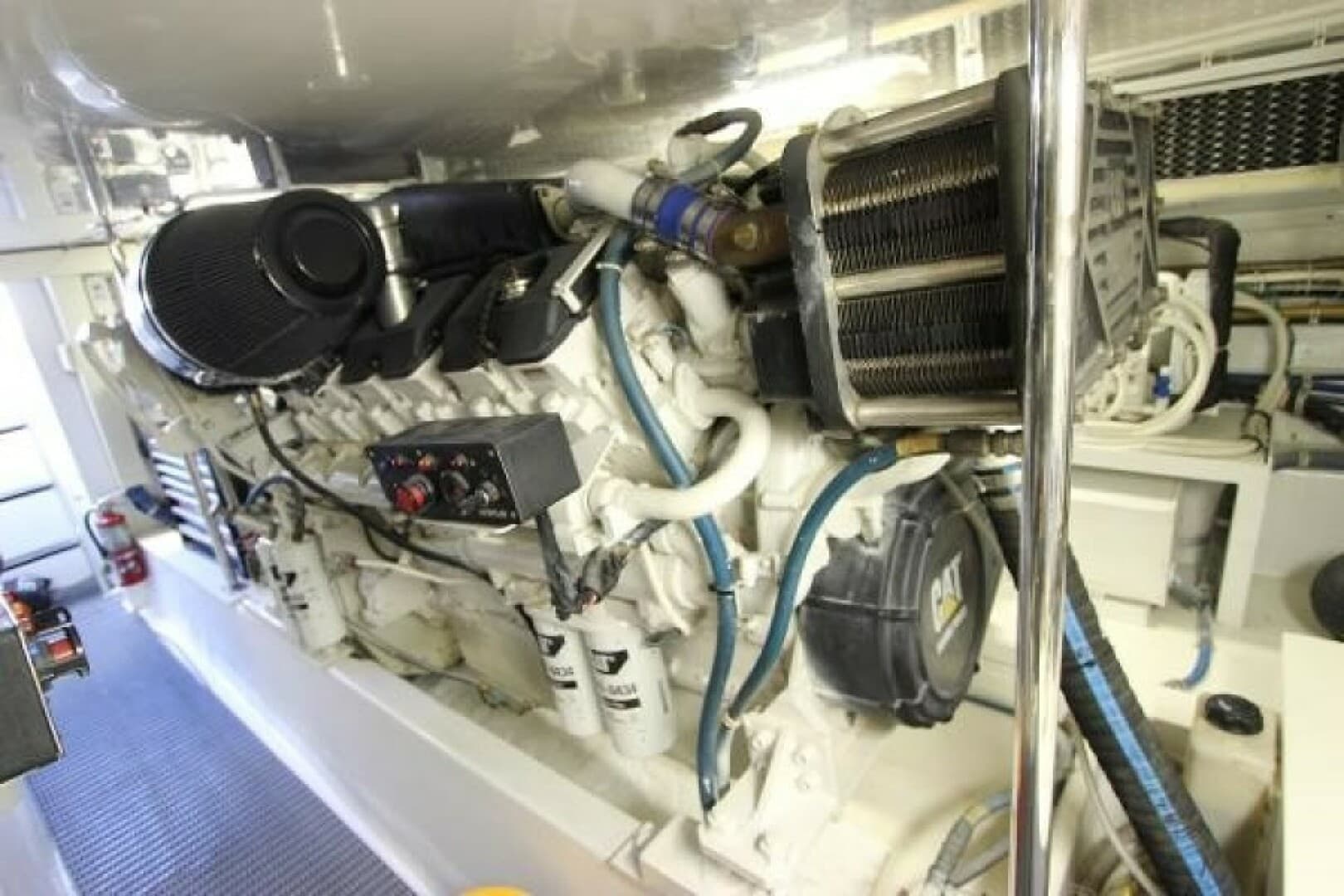 2004 Hatteras 60 Convertible — photo 30