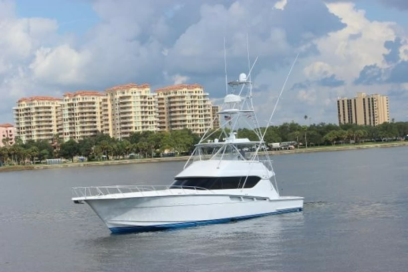 2004 Hatteras 60 Convertible — photo 4