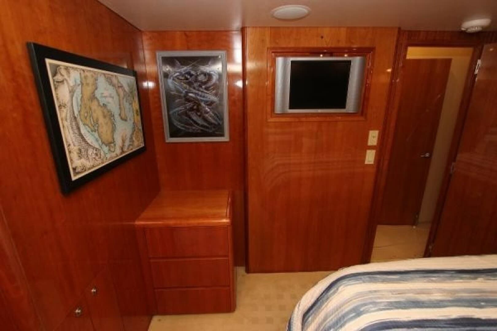 2004 Hatteras 60 Convertible — photo 65
