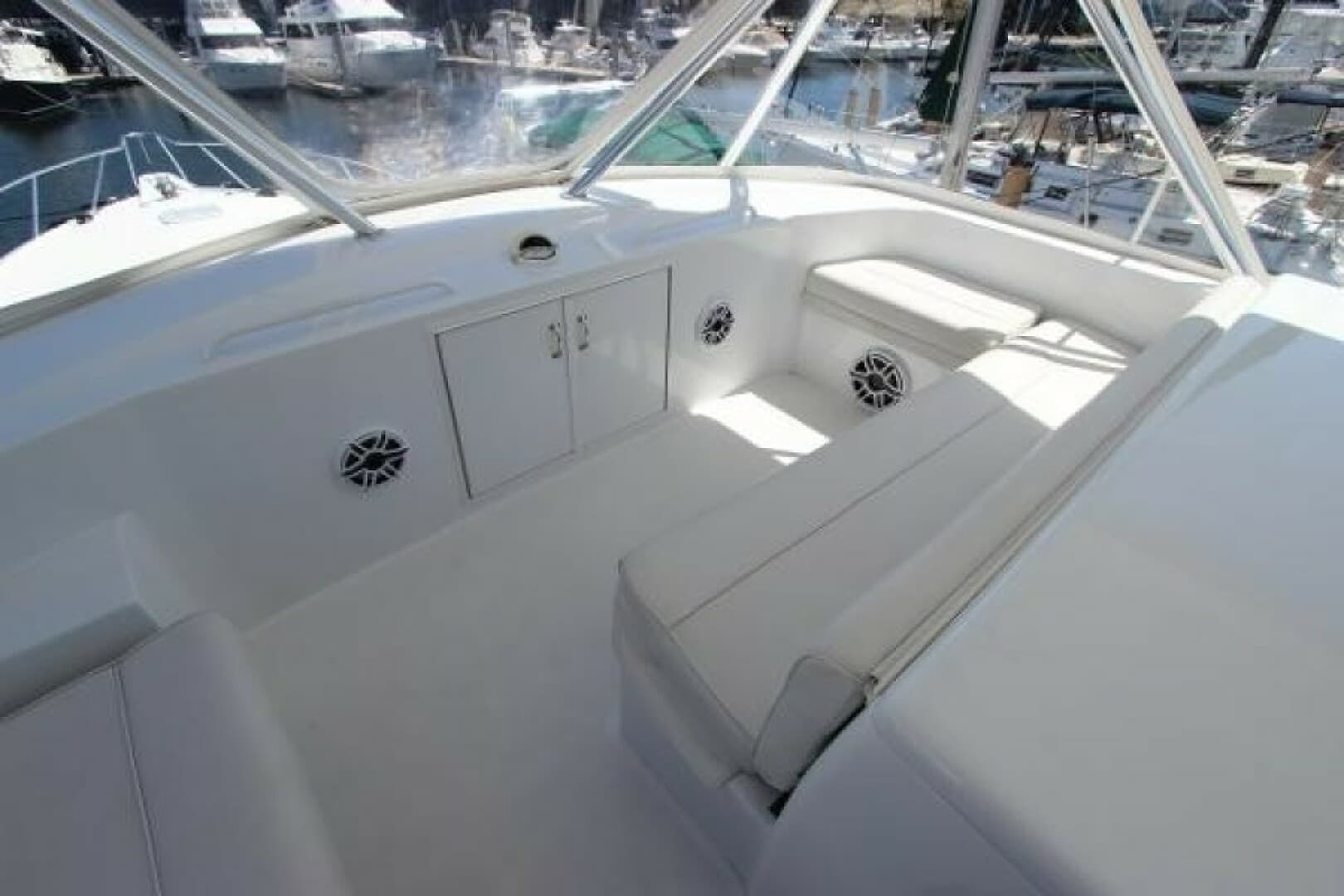 2004 Hatteras 60 Convertible — photo 38