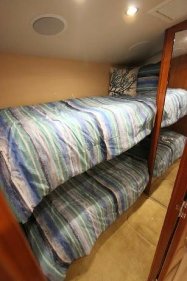 2004 Hatteras 60 Convertible — photo 74