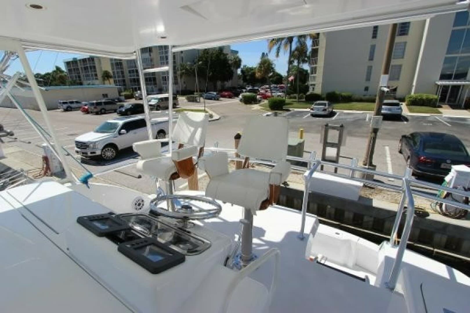 2004 Hatteras 60 Convertible — photo 39