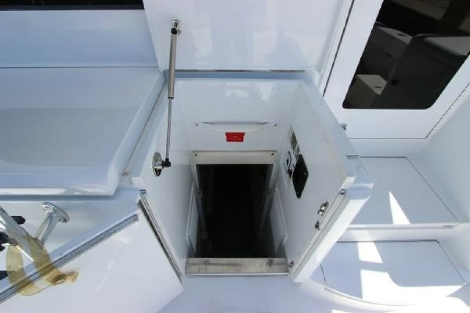 2004 Hatteras 60 Convertible — photo 23