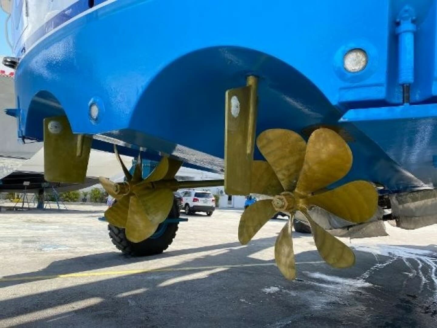 2004 Hatteras 60 Convertible — photo 79