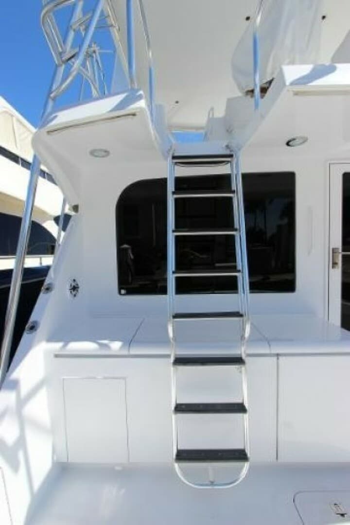 2004 Hatteras 60 Convertible — photo 35