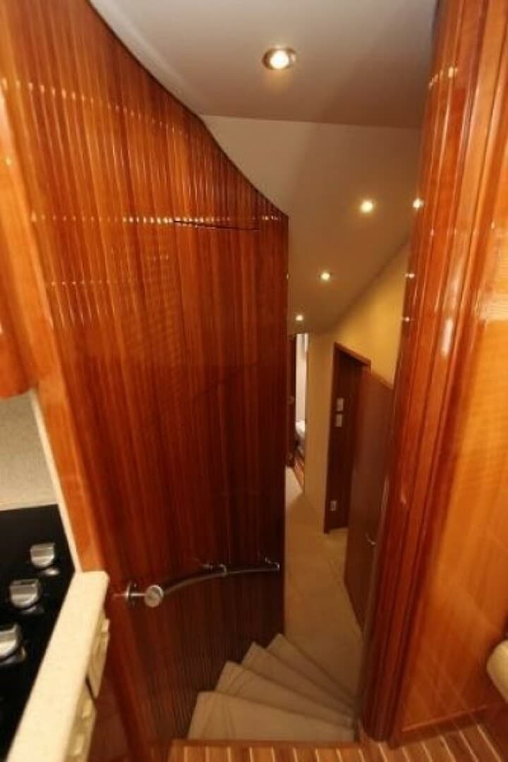 2004 Hatteras 60 Convertible — photo 61